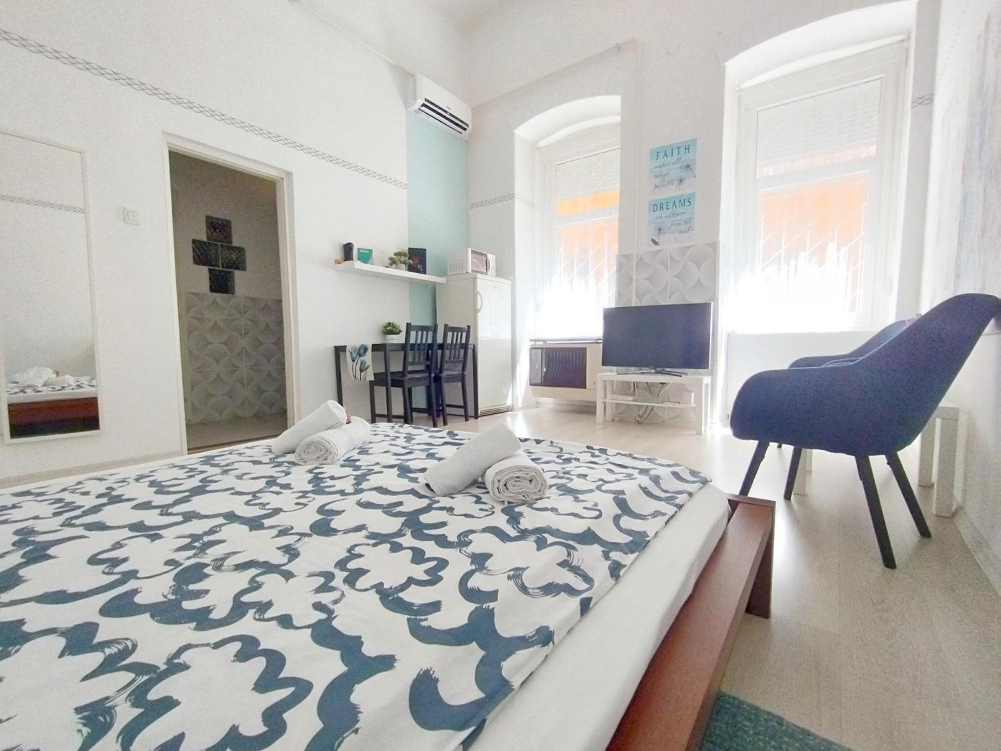 Free Parking Garage! Downtown Apartment Close To New York Cafe Budapesta Exterior foto